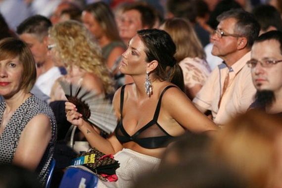 Film gledala u grudnjaku: Ljepotica iz publike zasjenila glumce