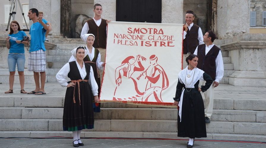 Na središnjoj smotri nastupili su sudionici s 3 lokalne smotre - središnje, zapadne, sjeverne Istre, Rovinjštine i Poreštine, Puljštine, te Labinštine