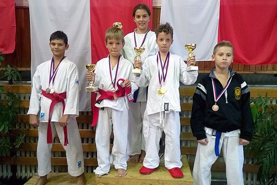 Najmlađim Lavovima sedam medalja i četiri pehara u Češkoj