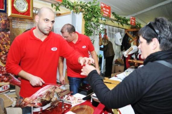 Na 9. sajmu pršuta u Tinjanu 40 pršutara iz osam zemalja
