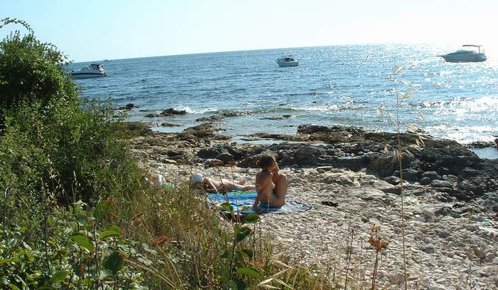 Organizirani naturizam u krizi: U Istri sve više divljih naturističkih plaža