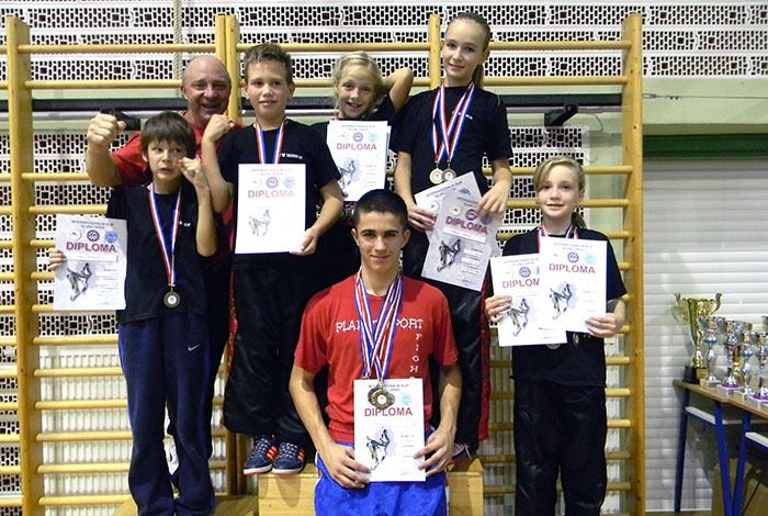 Prvi red: Marko Džin. Drugi red: Ivan Crnković, Edi Višković, Michael Stenta, Eva Uhač, Sara Kutić i Martina Grabar