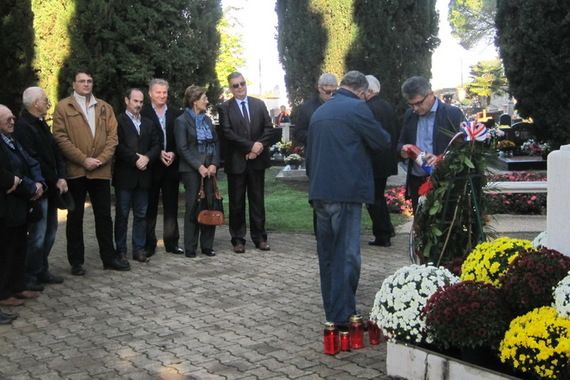 U Poreču položeni vijenci i svijeće povodom blagdana Svih svetih i Dušnog dana