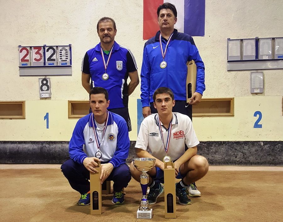 Najbolji u krugovima: Stoje Jure Maglić (Zrinjevac) i Markica Dodig (Metković), čuče Goran Percan (Vargon) i Ivan Medić (Bili Brig)