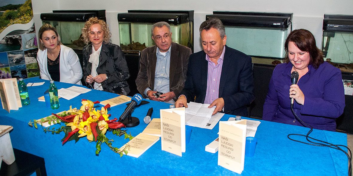 Lina Pliško, Katja Mezulić, Albino Crnobori, Nevio Šetić i moderatorica Barbata Bader