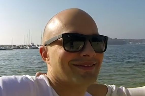 Denis Goldin izdao autorsku pjesmu u suradnji s Rob Hazenom