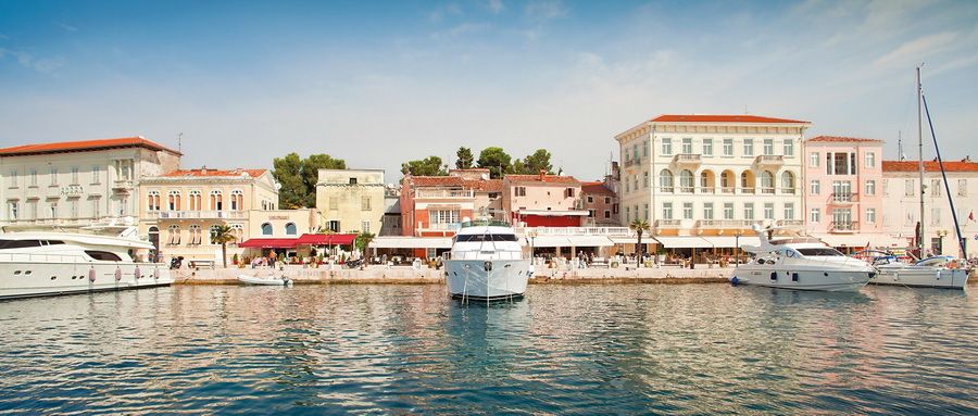 Riva uz centar grada predstavlja središnji prostor grada Poreča