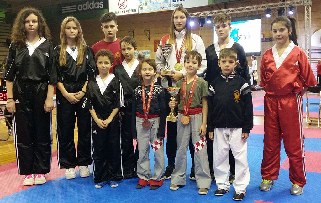Ekipa Kickboxing kluba "Lav" Pula na kupu "Karlovac open 2016"