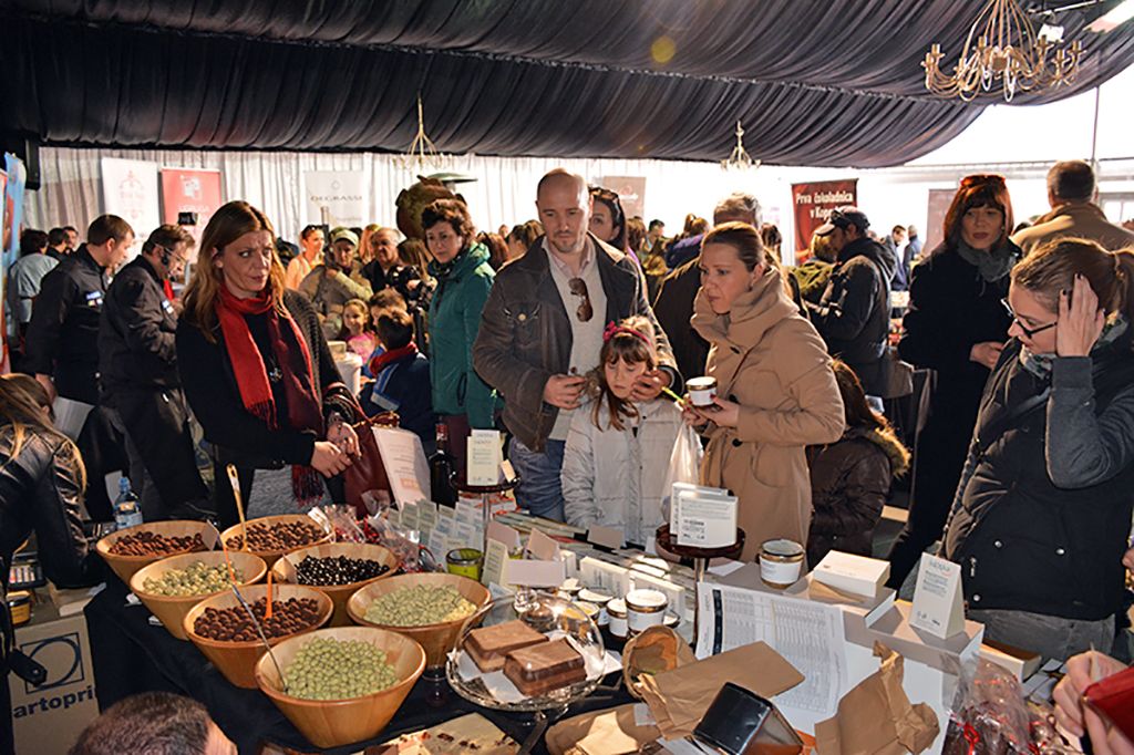 Posjetitelji i ponuda na "Choko & Wine Festu"