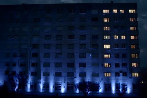 Puljani paljenjem i gašenjem kućne rasvjete na pročelju zgrade ispisali PULA+2020 (video)