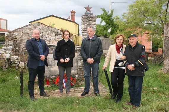 U Radmanima položen vijenac na spomenik Ane Guštin