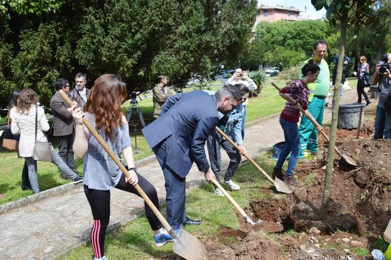 Pula: Miletić sadio magnoliju u Valerijinom parku