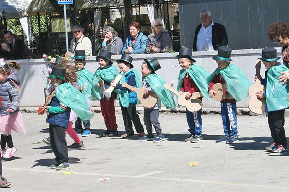 Cvjetni korzo porečkih vrtićaraca uljepšao gradsku rivu