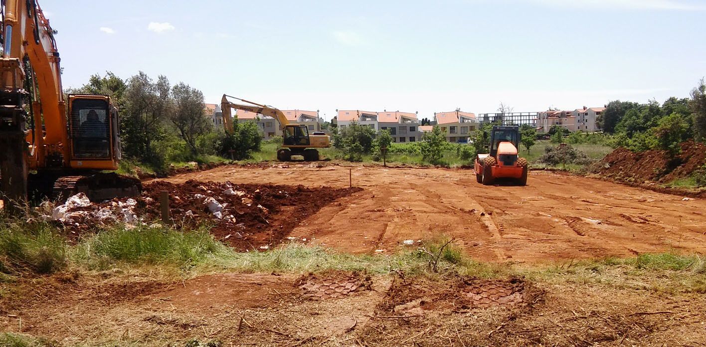 Površina igrališta je oko tisuću metara kvadratnih