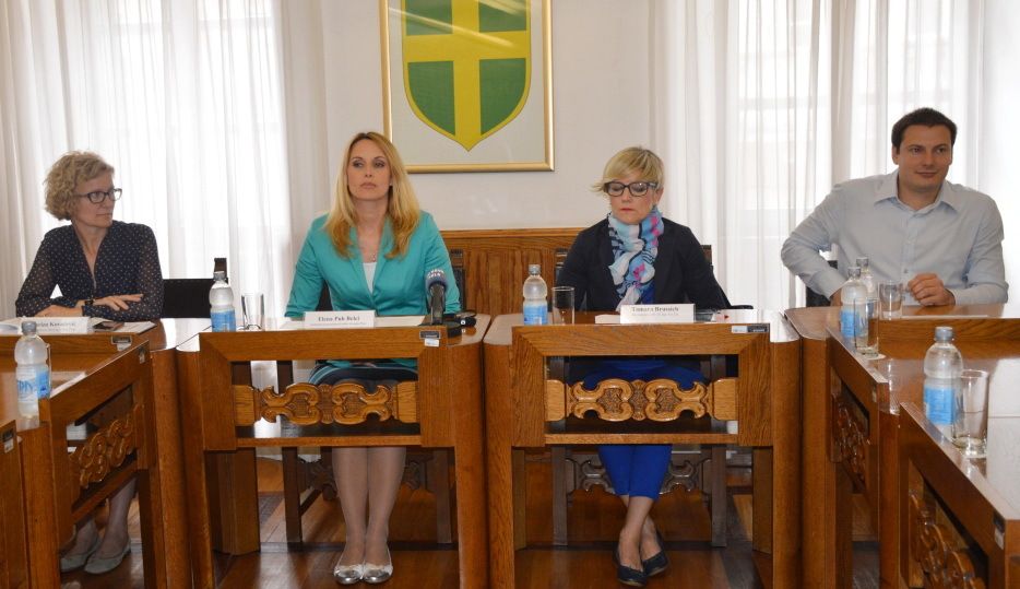 S konferencije za novinare