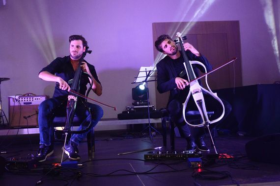 2Cellos spektakularnim nastupom otvorili festival Poreč Open Air