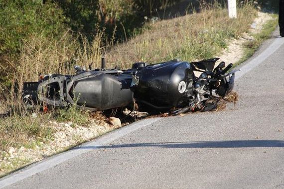 Maloljetnik s 0,92 promila teško ozlijeđen u padu s mopeda