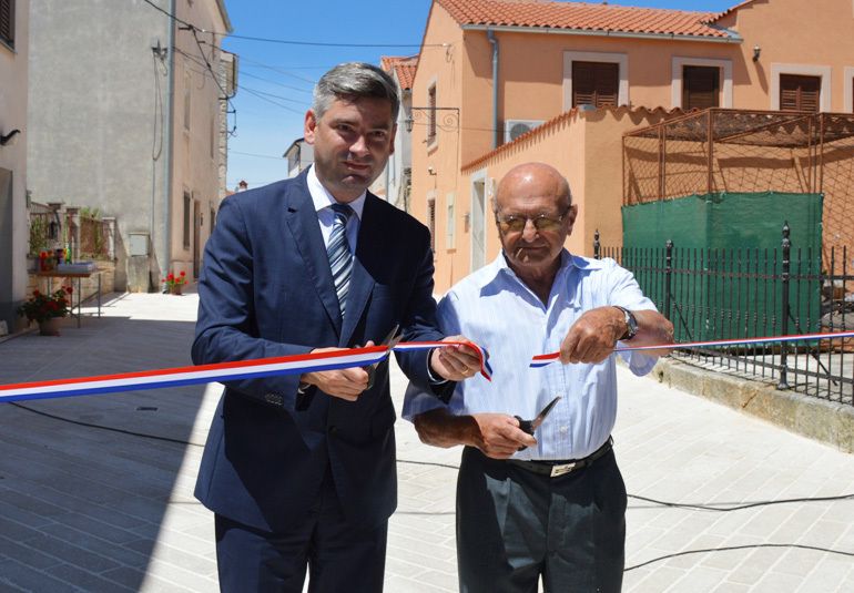 Svečano rezanje vrpce