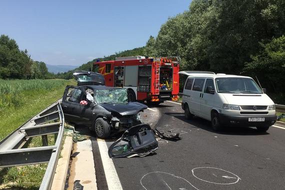 U frontalnom sudaru na Ipsilonu poginuo vozač forda