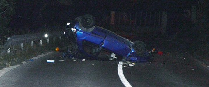 Automobil u kojem je stradao muškarac prevrnuo se na krov (foto: Robi Selan)