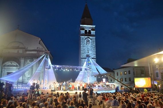Umag zablistao u bojama Festivala Melodije Istre i Kvarnera