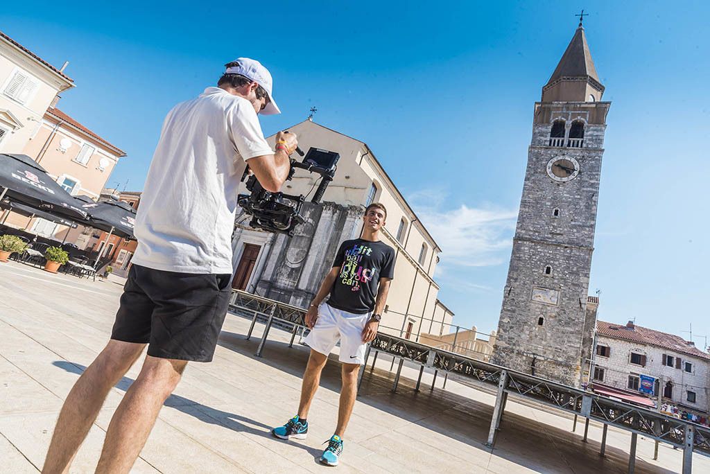 Mečevi će se emitirati u ključnim zemljama za hrvatski turizam: Borna Ćorić na snimanju za CNN 2015. godine