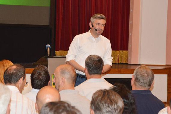Boris Miletić na javnoj tribini oduševio retorikom i javnim nastupom