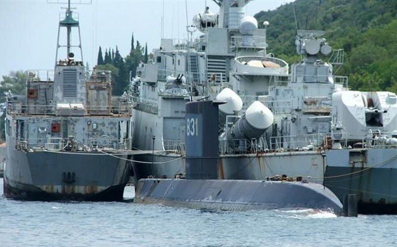 Barović je početkom Domovinskog rata odbio izdati naredbu o otvaranju vatre na hrvatske priobalne gradove te naposljetku počinio samoubojstvo