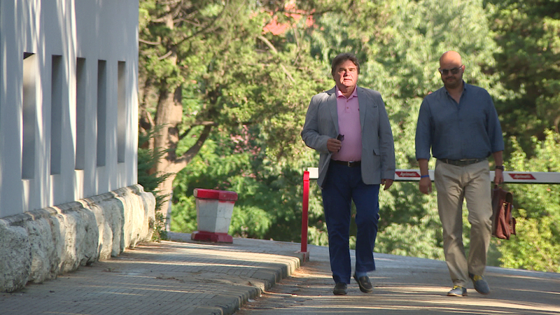 Ivan Jakovčić u pratnji odvjetnika dolazi na sud (foto: HRT Radio Pula)