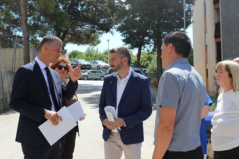 Župan Valter Flego i gradonačelnik Boris Miletić u obilasku Doma za starije