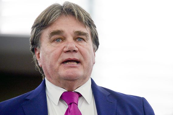 Jakovčić od Europske komisije zatražio objašnjenja u slučaju švicarac
