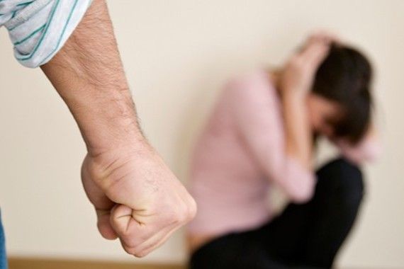 Pljunuo, prijetio i nogom udarao odvjetnicu u Grožnjanu