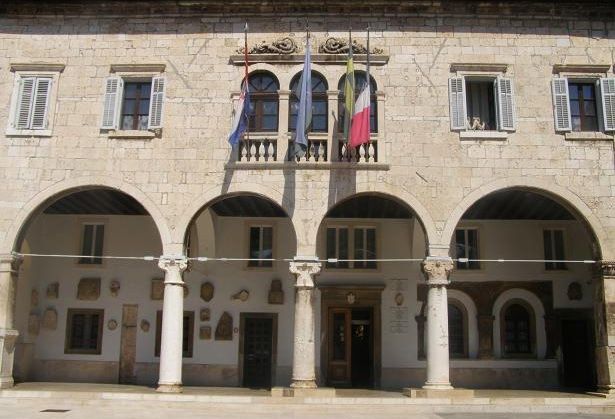 Grad Pula, kao društveno odgovorna uprava, ovim činom iskazuje spremnost za usvajanje i promicanje standarda i dobrih praksi pri prepoznavanju volontiranja kao društvene vrijednosti