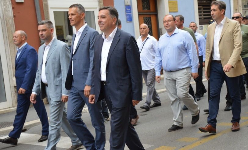 Boris Miletić sa stranačkim kolegama na Mimohodu branitelja u Puli