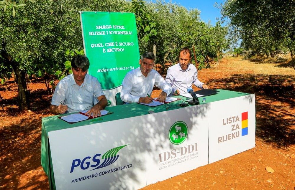 Predsjednici PGS-a, IDS-a i RI-ja u masliniku kraj Vodnjana