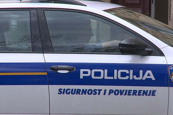 Umag: Prijavili ju zbog oštećenja vrata i fasade  