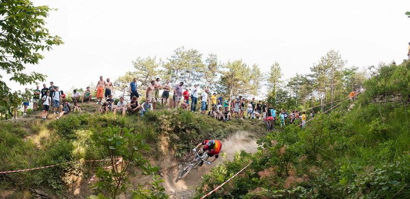 Downhill Buzet: Vozači se spuštaju brzinom od 60 km/h, izbjegavaju stabla i moraju pogoditi uski kanal  