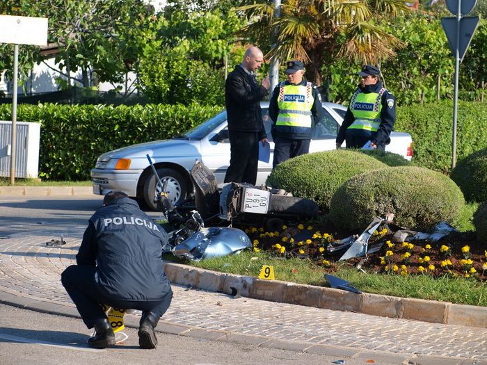 U Novigradu poginuo motociklist: Udario u kružni tok