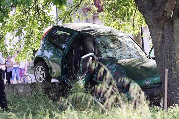 Uletio autom u dvorište, odbio alkotest i test na drogu pa završio na policiji