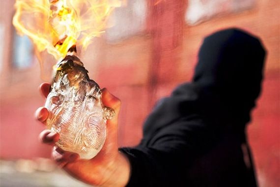 Divljanje mladića u Poreču: Bacili Molotovljev koktel u dvorište i prijetili ubojstvom