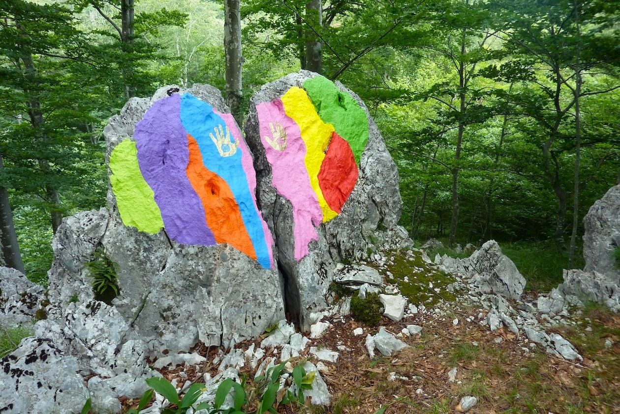 Ljubavni kamen na land art stazi na Ćićariji