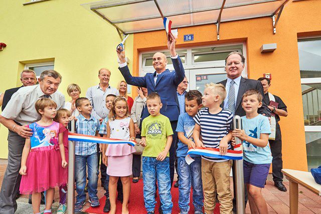 Vrpcu su prerezali gradonačelnik i prvašići