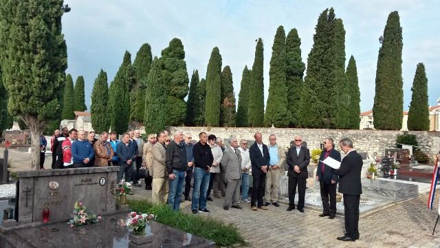 Polaganje vijenaca