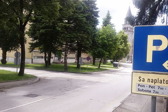 Prijetio smrću zbog kazne za nepropisno parkiranje u Pazinu