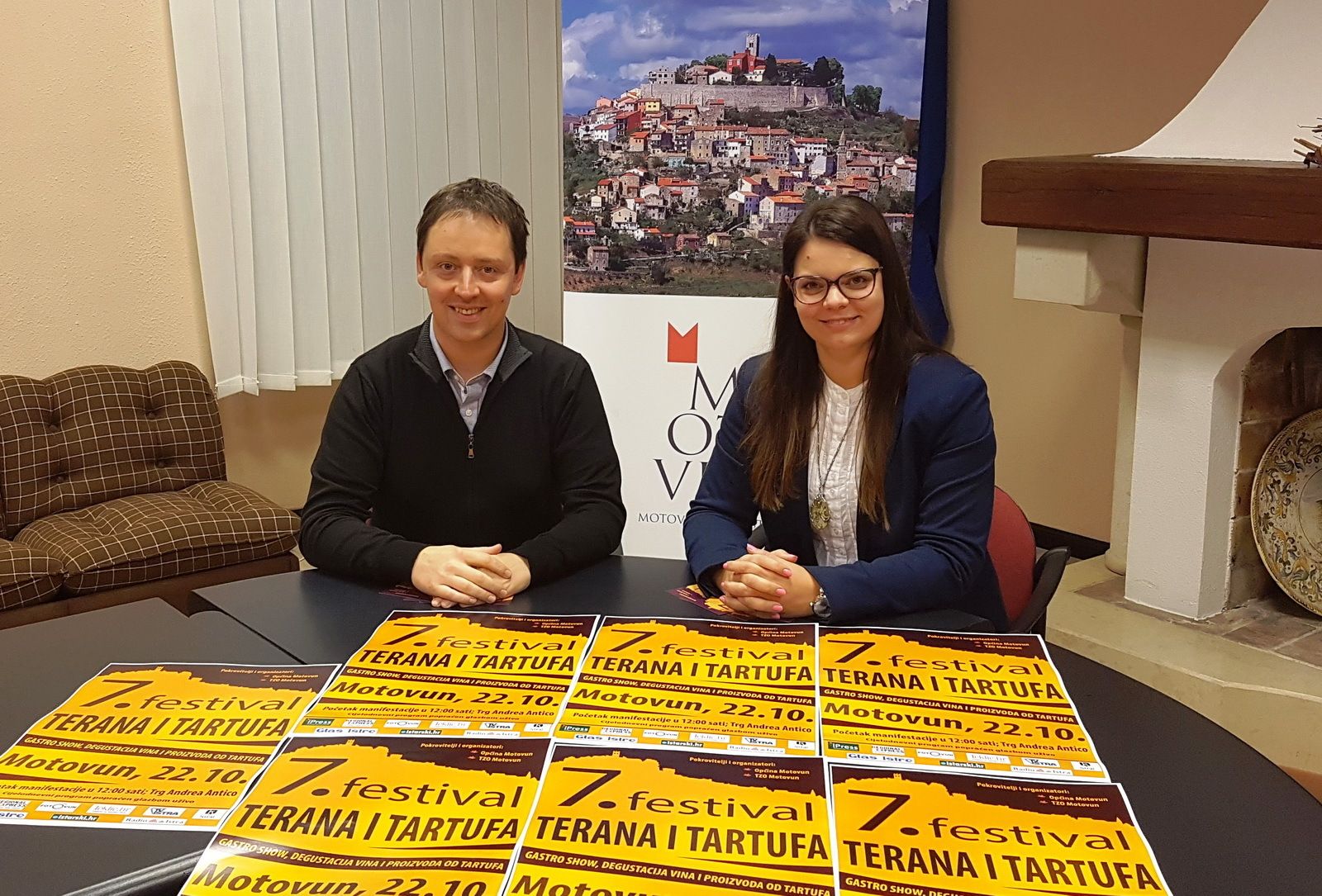 Načelnik Općine Motovun Tomislav Pahović i direktorica ureda TZO Motovun Iva Jeletić Prodan