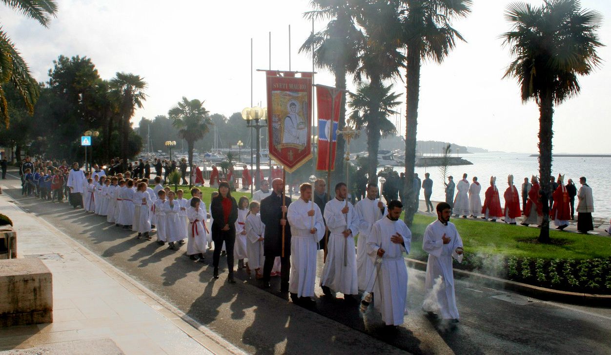 Procesija porečkim ulicama