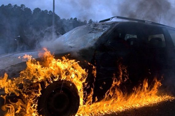 Buje: Izgorio mu auto na Titovom trgu