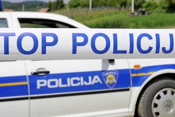 Susjeda napao sjekirom, kasnije uhićen s pištoljem