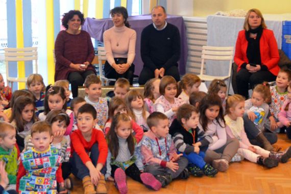 Gradonačelnik Krulčić malim Pazinjanima donio sintesajzer 