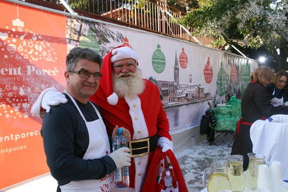 Badnje jutro na Trgu Matije Gupca okupilo mnogobrojne Porečane